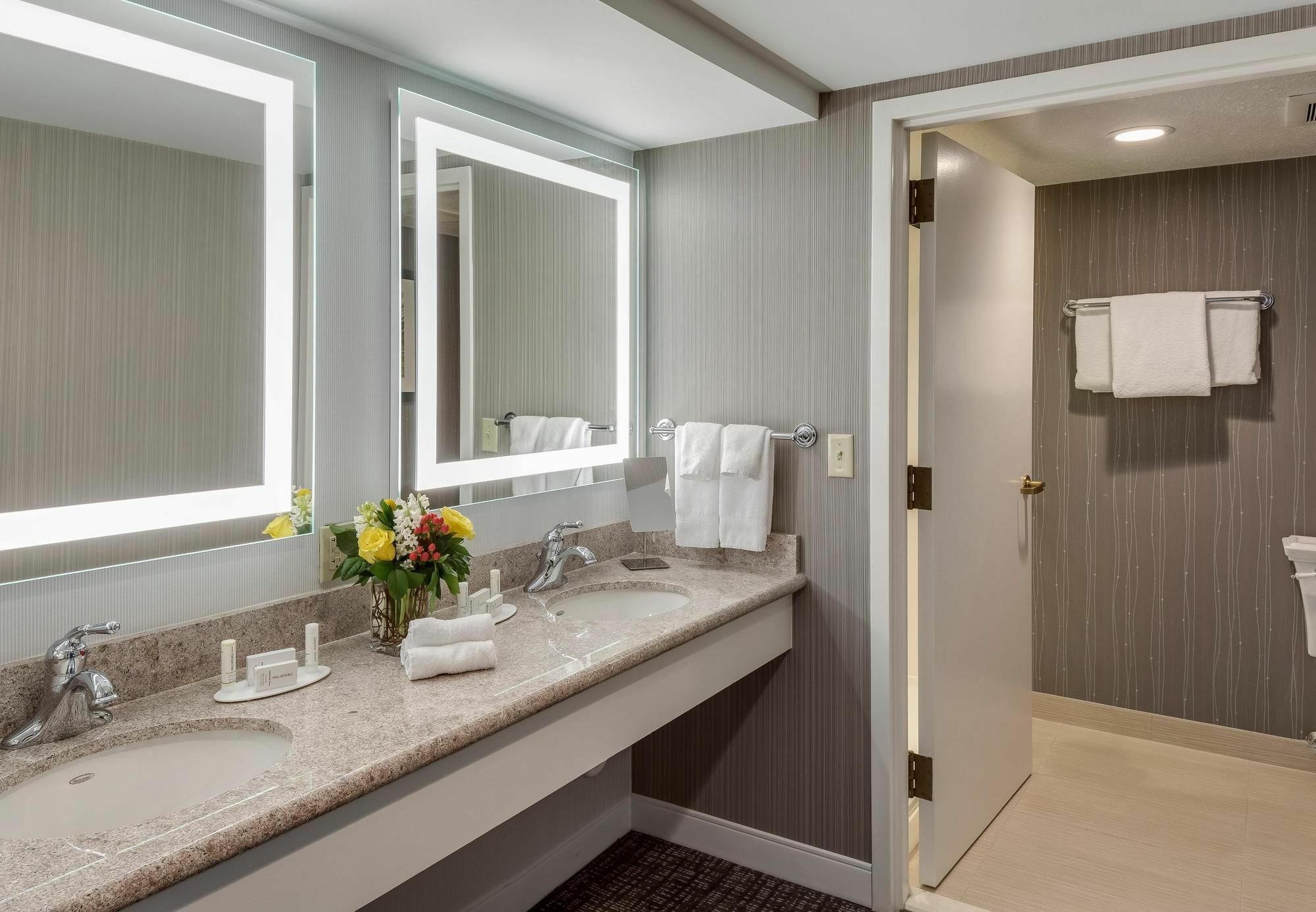 Courtyard By Marriott Portsmouth Ξενοδοχείο Εξωτερικό φωτογραφία